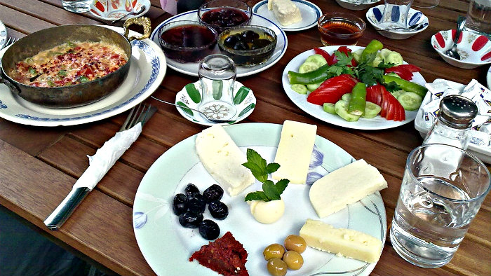 Turkish liquor Raki is often served with meze.