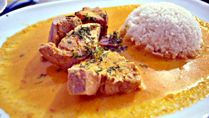 Rice absorbs the wonderful sauce of pescado encocado.